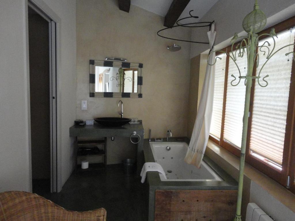 Hotel Rural Cal Torner Adults Only Guiamets Quarto foto