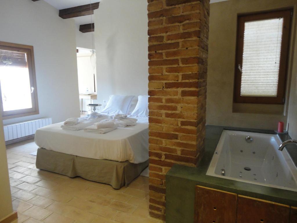 Hotel Rural Cal Torner Adults Only Guiamets Quarto foto